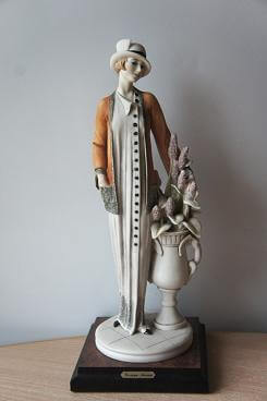 Дама с вазоном Giuseppe Armani Florence статуэтка