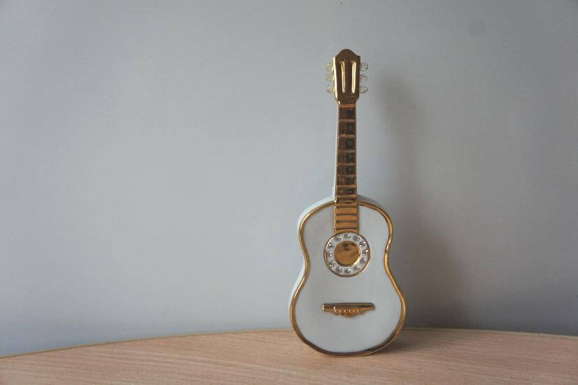Гитара Swarovski, Capodimonte, статуэтка