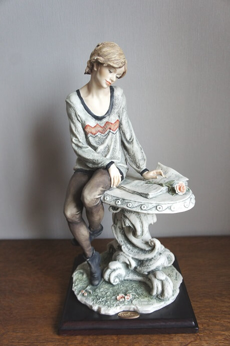 Девушка на столике, Giuseppe Armani, Florence, Capodimonte, статуэтка
