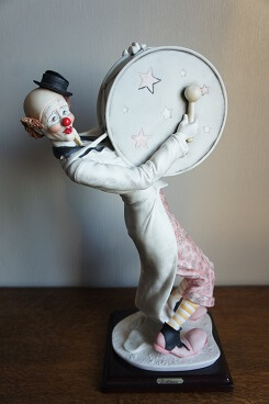 клоун с барабаном, Джузеппе Армани, Giuseppe Armani, Каподимонте, Capodimonte, фарфоровая статуэтка