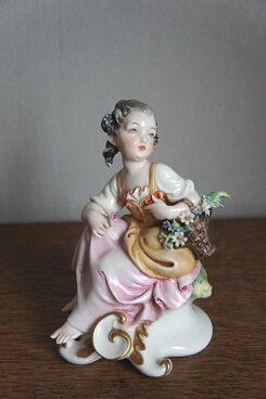 Девочка с корзинкой цветов, Джузеппе Каппе, Giuseppe Cappe, фарфоровая статуэтка