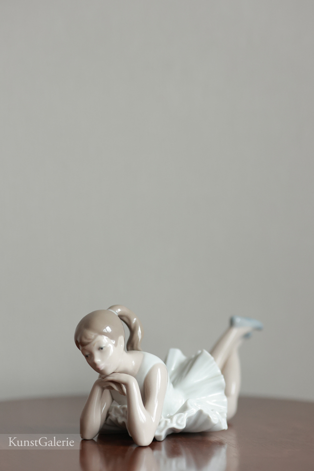 Задумчивая балерина, фарфоровая статуэтка, NAO Lladro