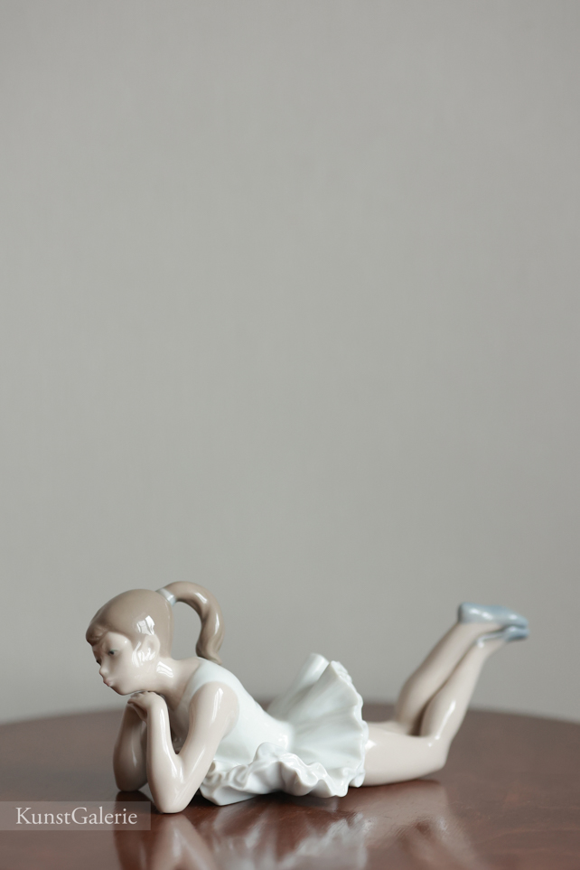 Задумчивая балерина, фарфоровая статуэтка, NAO Lladro