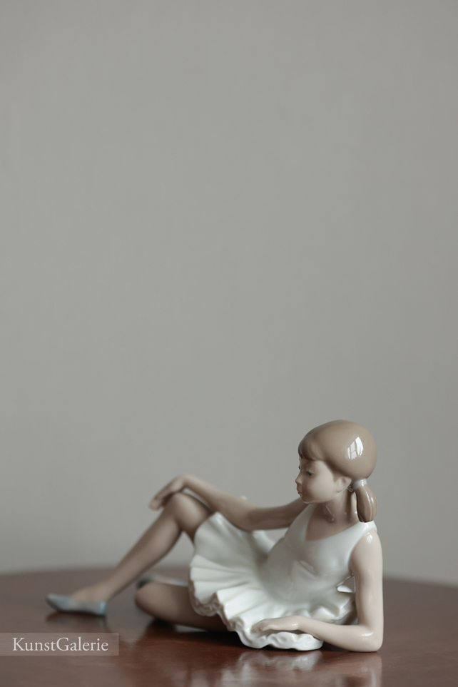 Балерина на полу, фарфоровая статуэтка, NAO Lladro