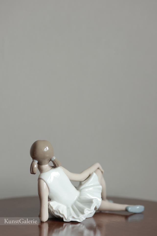 Балерина на полу, фарфоровая статуэтка, NAO Lladro