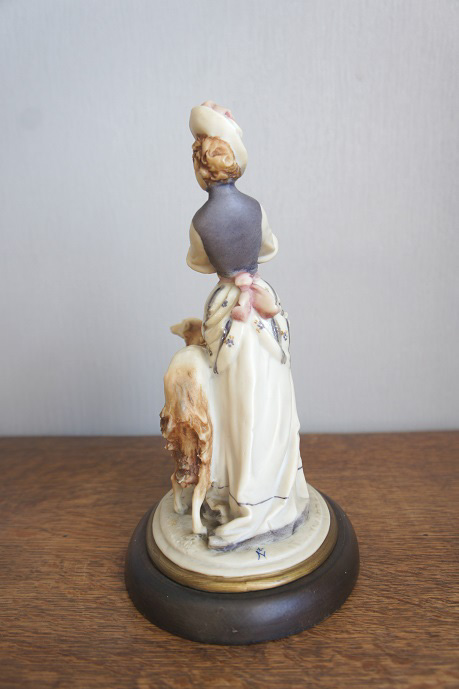 Девушка с борзой, Bruno Merli, Capodimonte, статуэтка