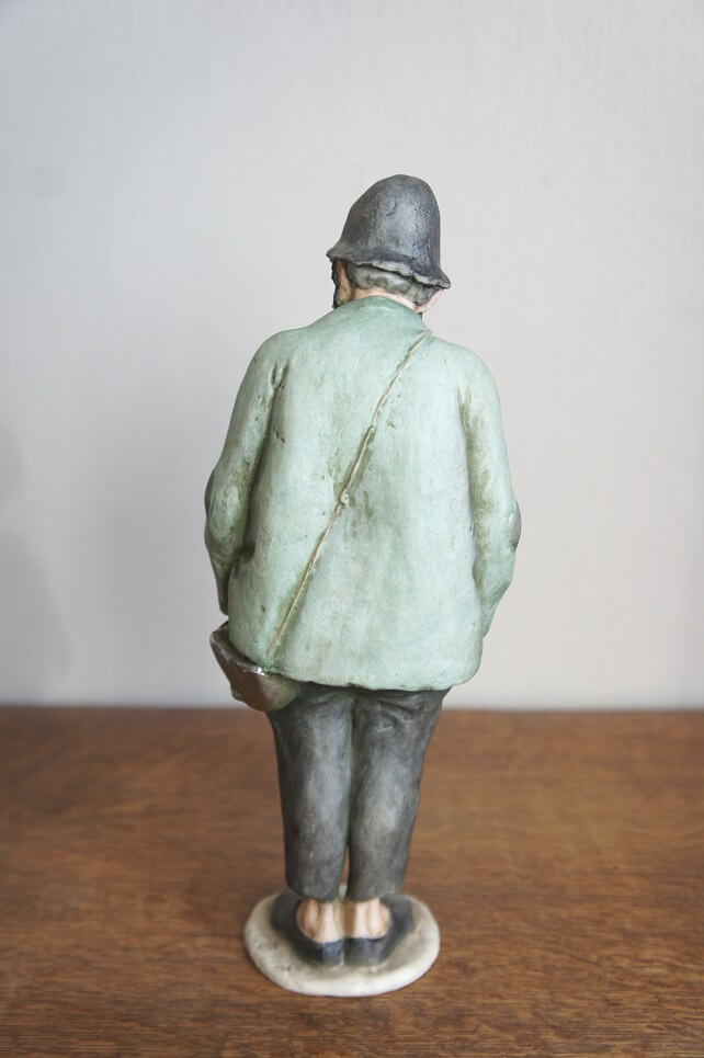 Мужчина с сумочкой, Giuseppe Cappe, Capodimonte, статуэтка