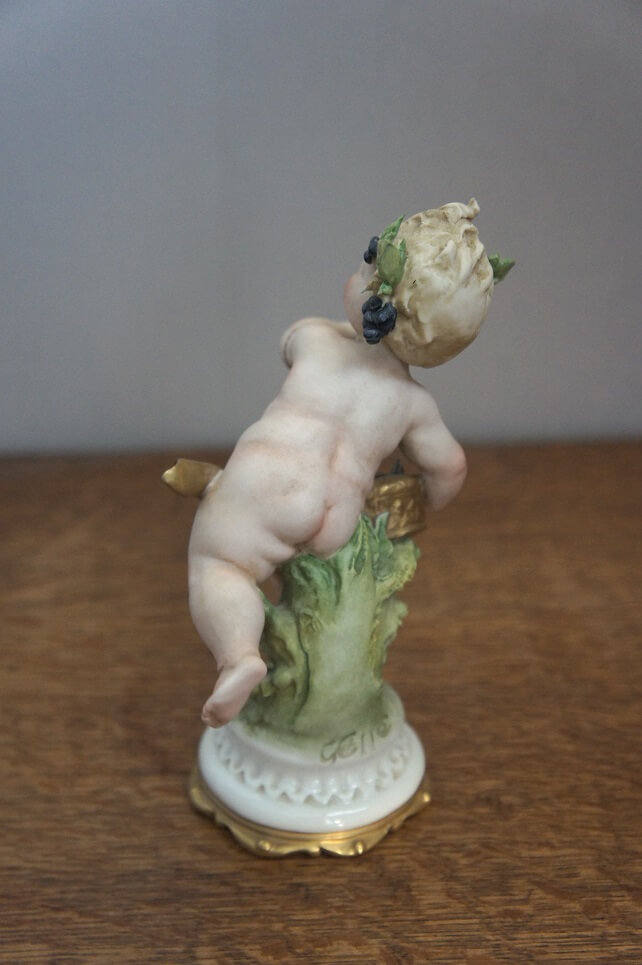 Малыш с виноградом, Giuseppe Cappe, Capodimonte, статуэтка