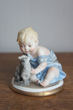 Мальчик с котёнком, Redaelli, Capodimonte, фарфоровая статуэтка. KunstGalerie