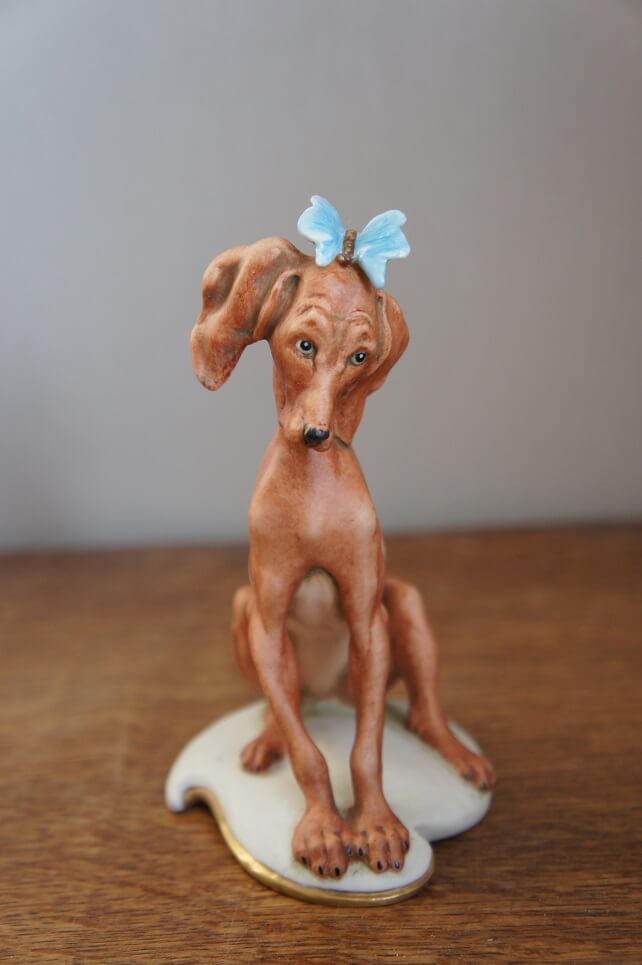 Собака с голубой бабочкой, Giuseppe Cappe, Capodimonte, статуэтка