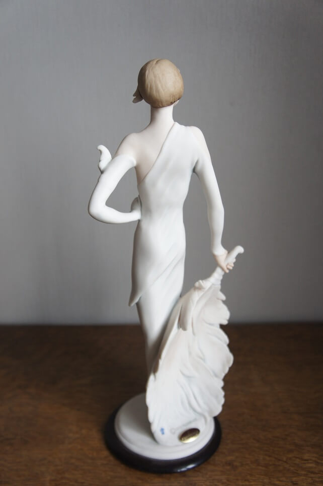 Девушка с опахало, Giuseppe Armani, статуэтка