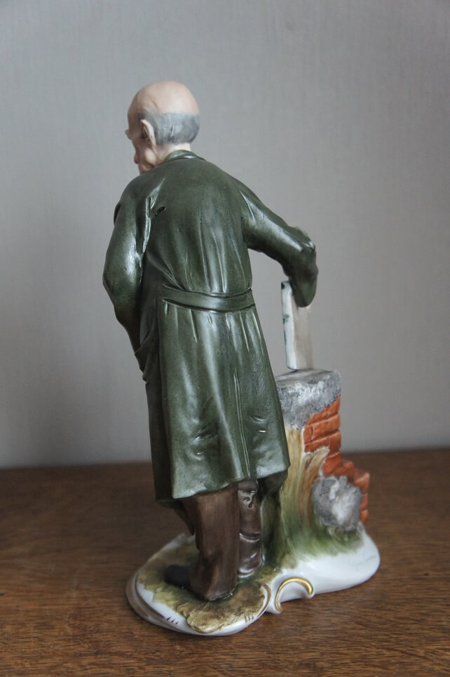Уличный продавец картин, Tyche Tosca, Каподимонте, статуэтка