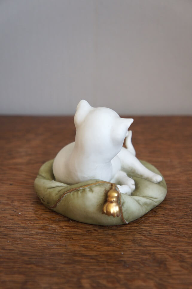 Кот на подушке, Capodimonte, статуэтка
