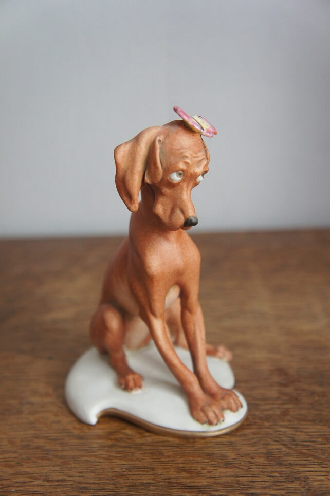 Собака с бабочкой, Capodimonte, статуэтка
