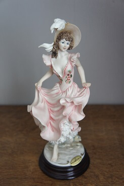 Девушка в розовом на ветру, Giuseppe Armani Florence, Capodimonte, статуэтка, KunstGalerie.ru