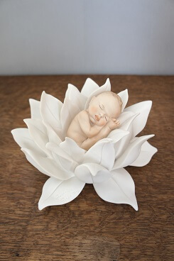 Младенец в белой лилии, Giuseppe Armani Florence, Capodimonte, статуэтка, KunstGalerie.ru