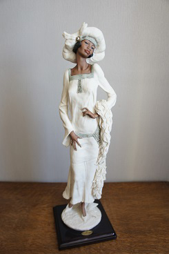 Трэйси в белоснежном наряде, Giuseppe Armani Florence, Capodimonte, статуэтка, KunstGalerie.ru