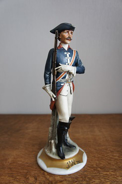Солдат армии Людовика XV, Jpa, Каподимонте, фарфоровые статуэтки. KunstGalerie