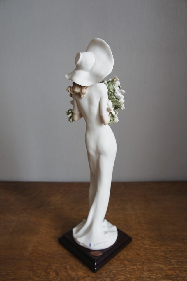 Девушка с лилиями, Джузеппе Армани, статуэтка