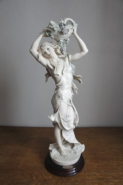Девушка с корзиной цветов, Giuseppe Armani, Florence, Capodimonte, статуэтка, KunstGalerie.ru