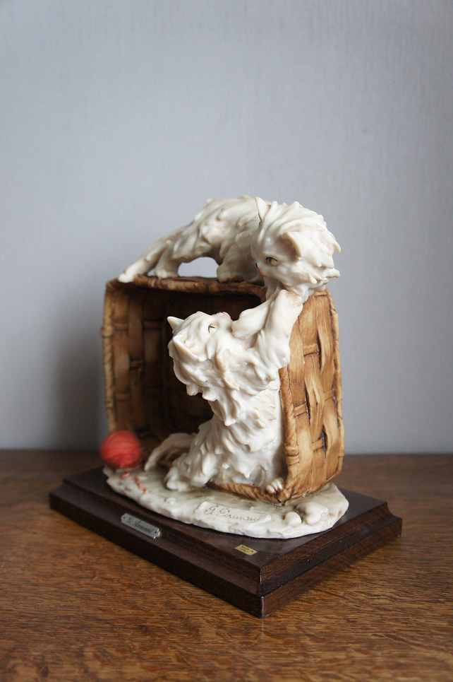 Котята на плетеной корзинке, Джузеппе Армани, статуэтка
