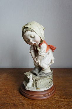 Девочка с мышкой, Джузеппе Армани, Флоренс, Каподимонте, статуэтка, KunstGalerie.ru