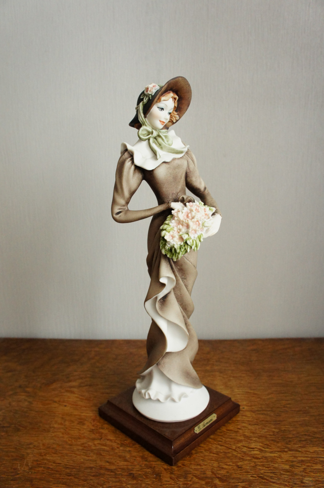 Дама в коричневом с корзинкой, Giuseppe Armani, статуэтка
