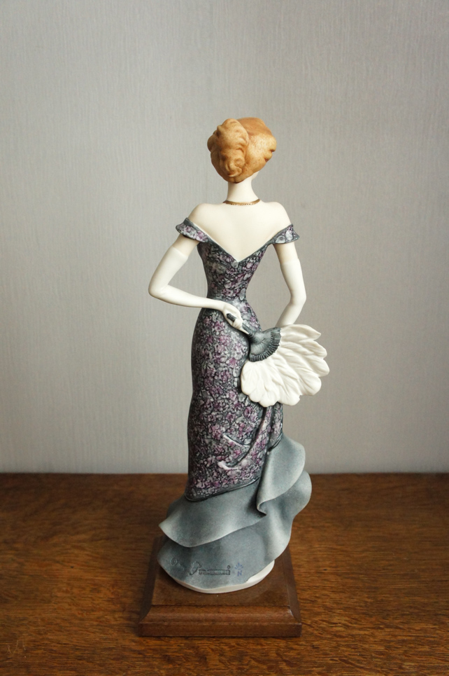 Дама в серо-фиолетовом с веером, Джузеппе Армани, статуэтка