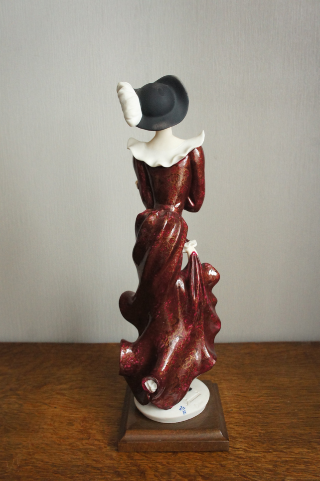 Дама в бордовом платье, Giuseppe Armani, статуэтка
