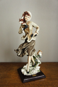 Девушка в полушубке зимой, Джузеппе Армани, Флоренс, Каподимонте, статуэтка, KunstGalerie.ru