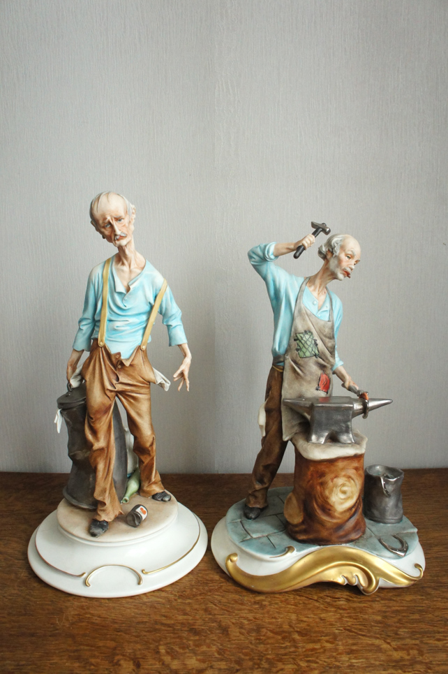 Мужчина с мусорным баком, Tosca, Capodimonte, статуэтка