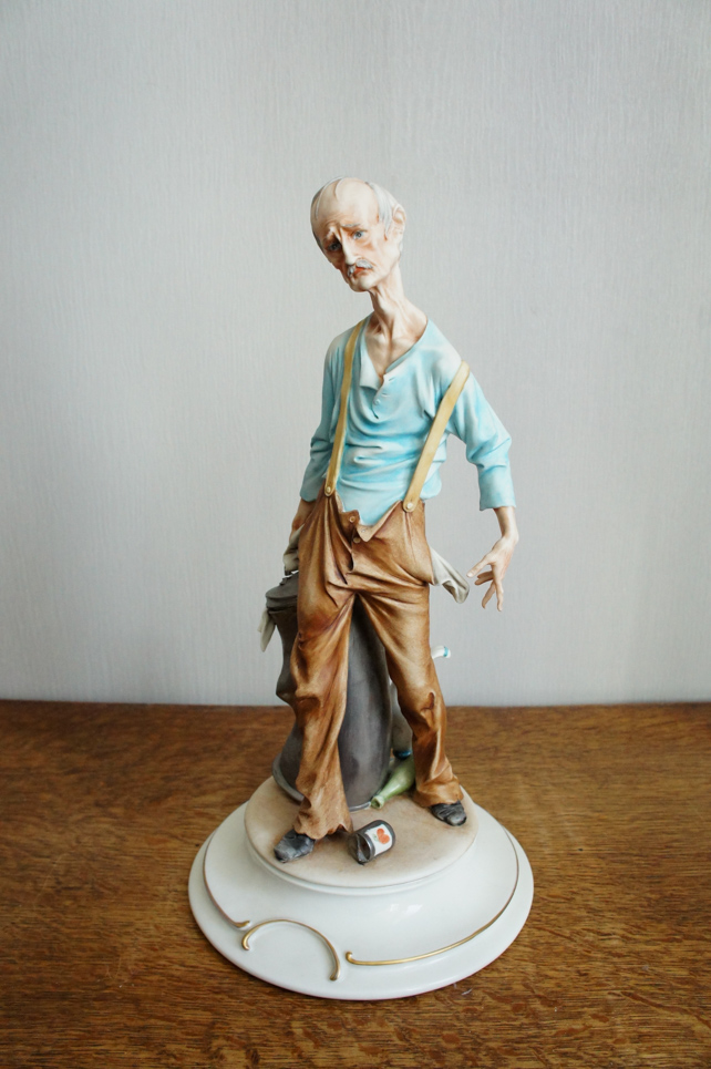 Мужчина с мусорным баком, Tosca, Capodimonte, статуэтка