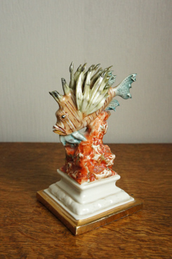 Рыбка на красном коралле, Franco, Capodimonte, фарфоровые статуэтки. KunstGalerie