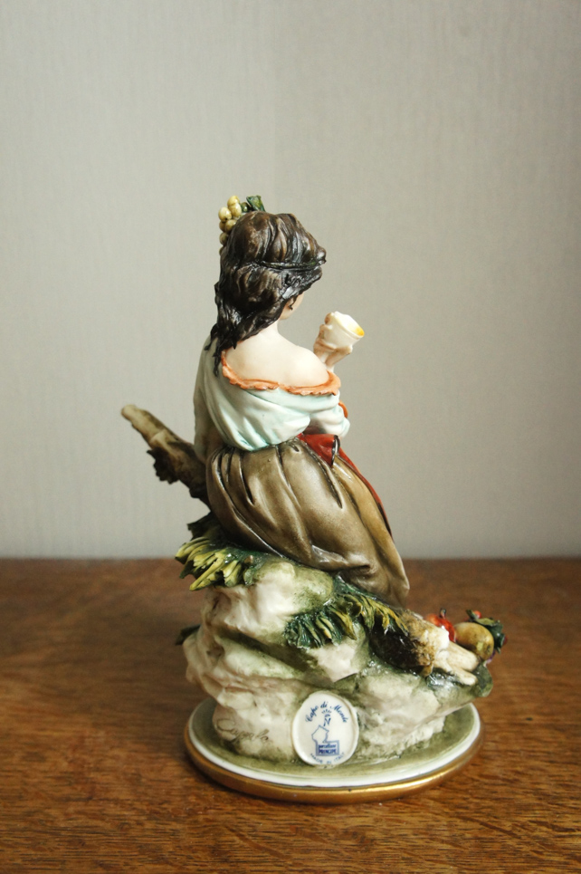 Девушка с бокалом, Luciano Cazzola, Capodimonte, статуэтка