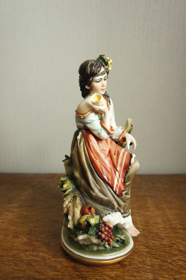 Девушка с бокалом, Luciano Cazzola, Capodimonte, статуэтка