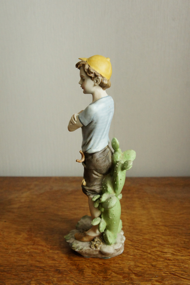 Юноша у кактуса, Luigi Giorgio Benacchio, Capodimonte, статуэтка