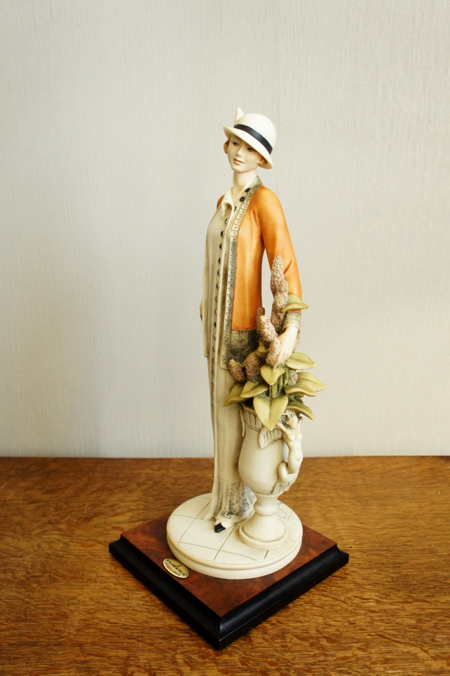 Леди у вазона с цветами, Джузеппе Армани, статуэтка