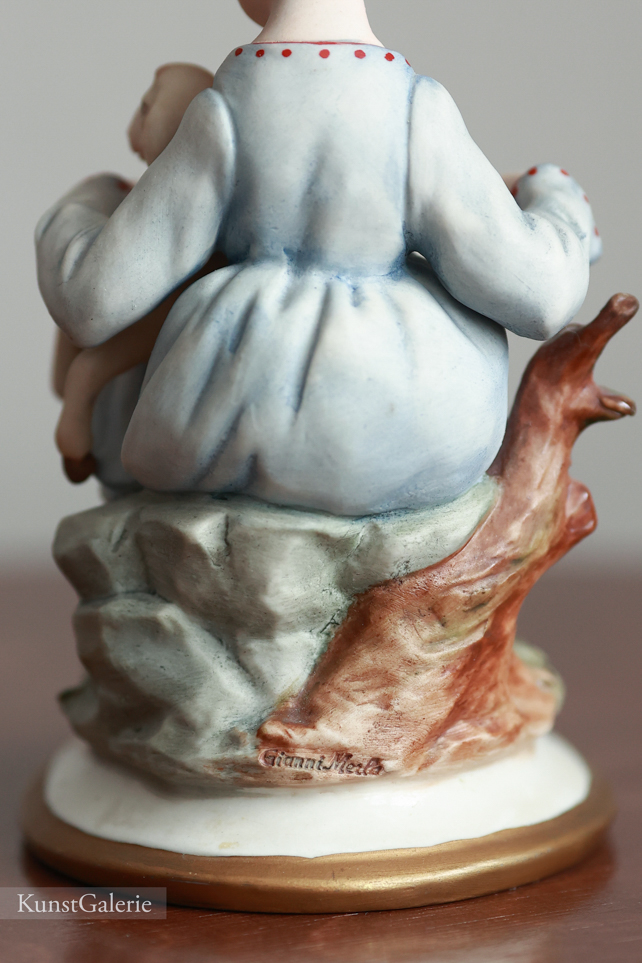 Девочка с барашком, Gianni Merlo, Capodimonte, статуэтка