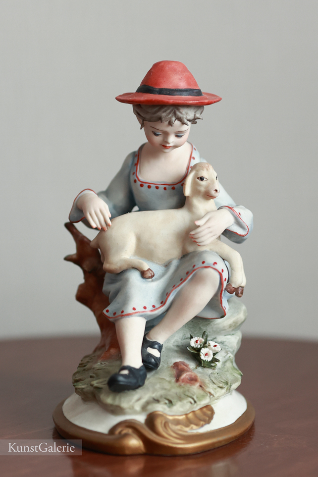 Девочка с барашком, Gianni Merlo, Capodimonte, статуэтка