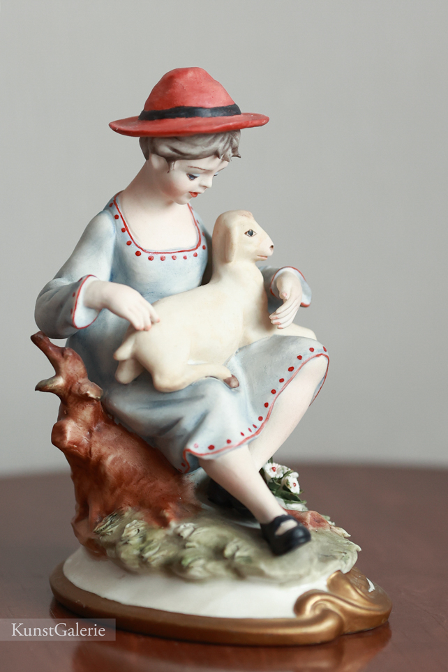 Девочка с барашком, Gianni Merlo, Capodimonte, статуэтка
