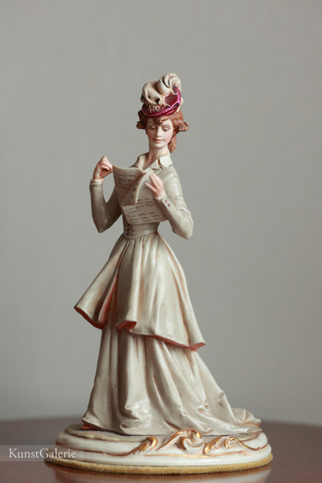 Леди с прессой, Capodimonte, статуэтка