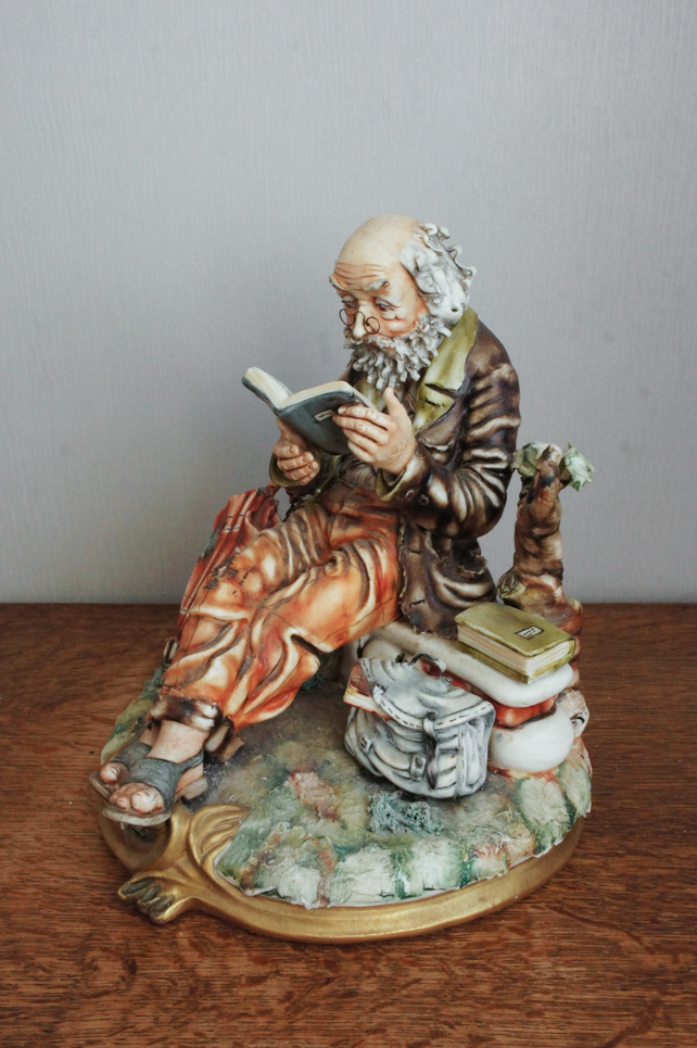 Бродяга с книжкой, Capodimonte, статуэтка