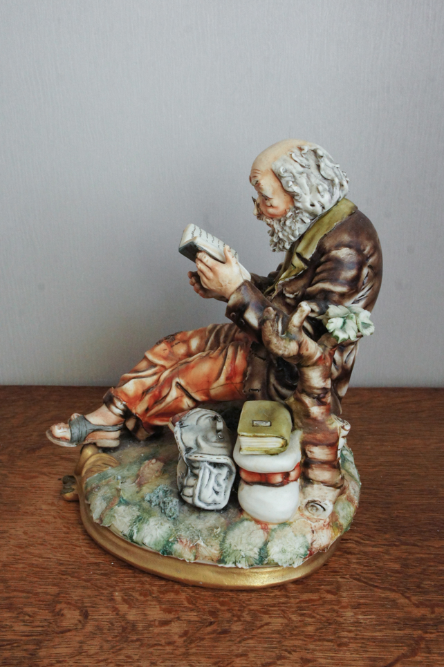 Бродяга с книжкой, Каподимонте, статуэтка