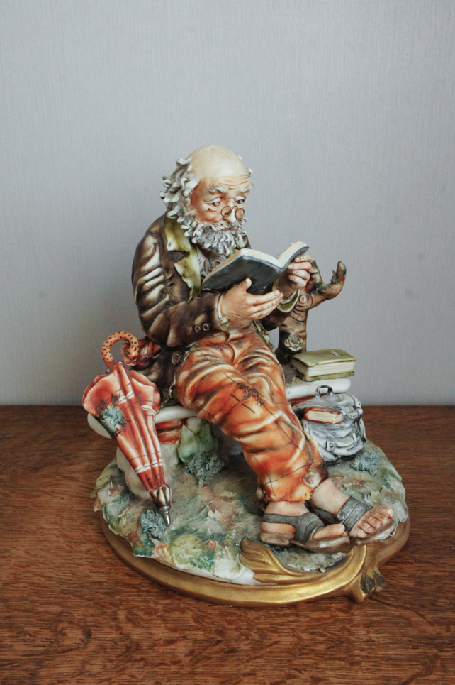 Бродяга с книжкой, Capodimonte, статуэтка