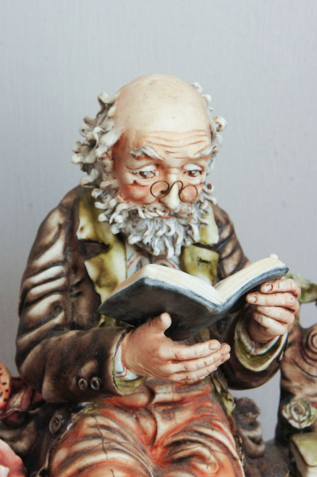 Бродяга с книжкой, Каподимонте, статуэтка