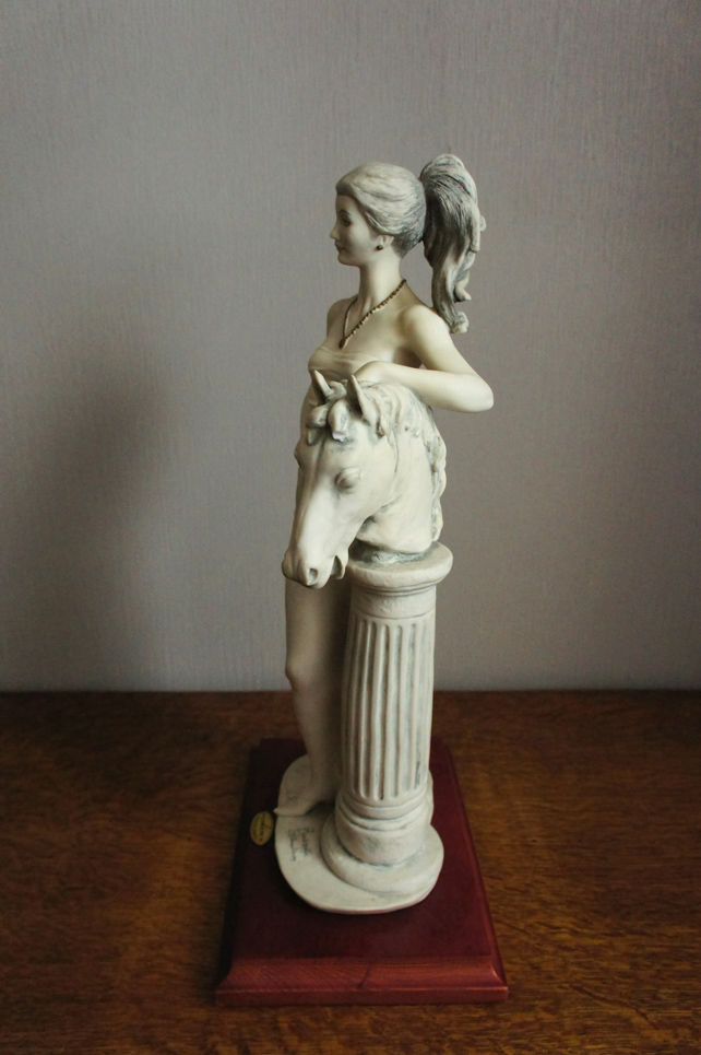 Лиза со скульптурой коня, Giuseppe Armani, Florence, купить