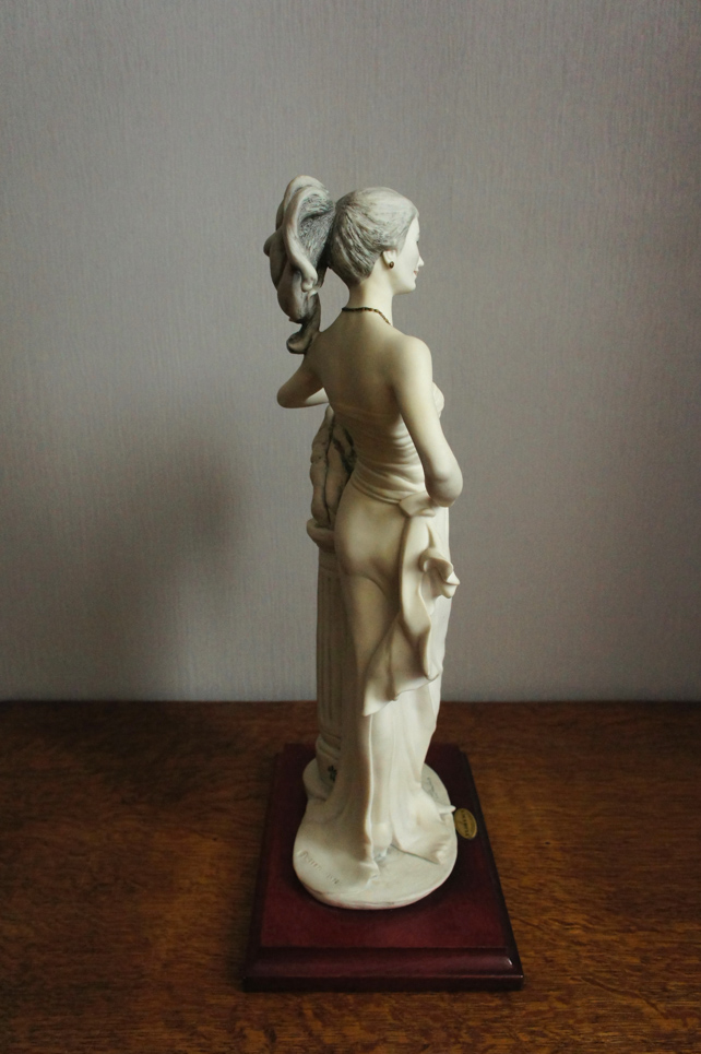Лиза со скульптурой коня, Giuseppe Armani, Florence, купить