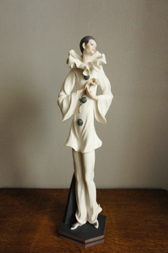Романтичный пьеро с розой, Giuseppe Armani, Florence, Capodimonte, статуэтка, KunstGalerie.ru