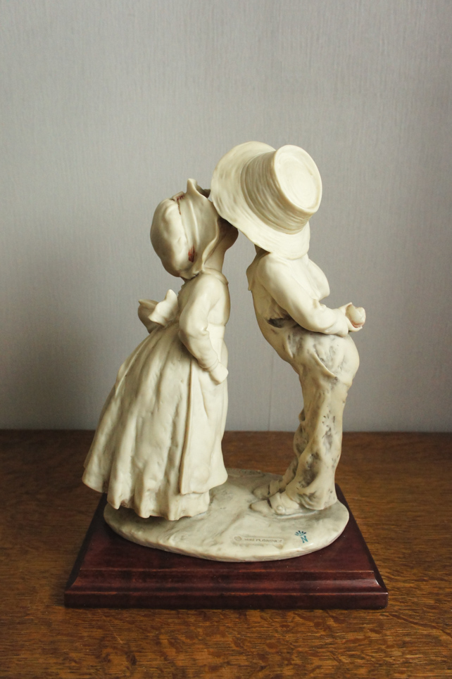 Поцелуй за яблочко, Giuseppe Armani, Florence, Capodimonte, статуэтка