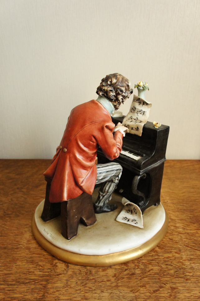 Пианист, Tyche Tosca, Capodimonte, статуэтка